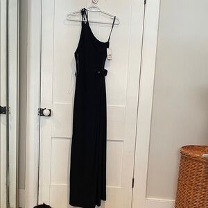 #42, Elegant Black One-Shoulder Maxi Dress